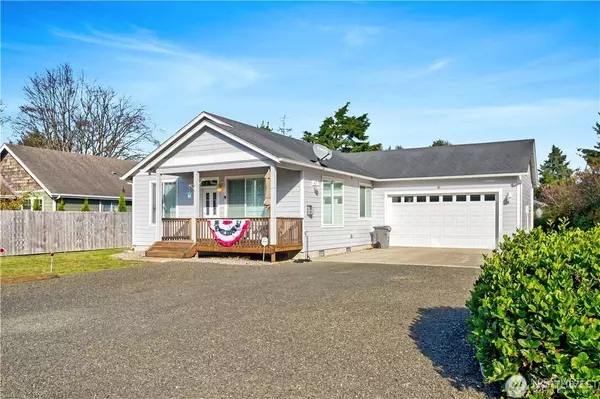 152 N Oar LOOP NW, Ocean Shores, WA 98569