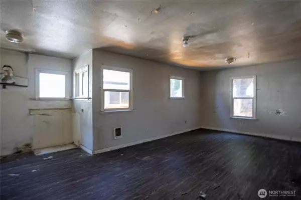 949 S Ridgewood AVE, Tacoma, WA 98405