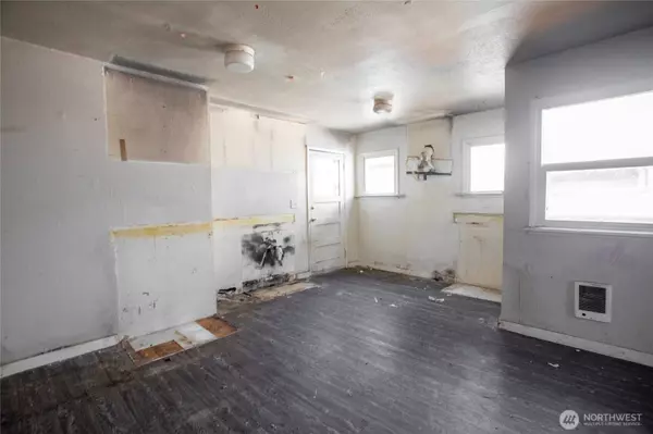 949 S Ridgewood AVE, Tacoma, WA 98405