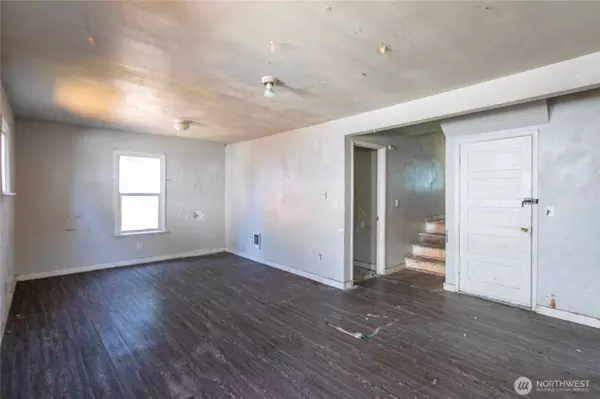 949 S Ridgewood AVE, Tacoma, WA 98405