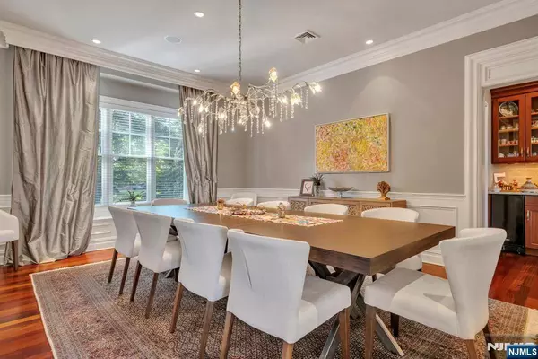 1118 Pines Lake DR, Wayne, NJ 07470