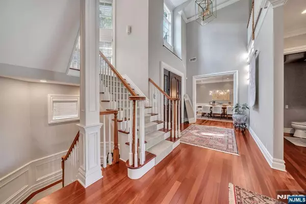 1118 Pines Lake DR, Wayne, NJ 07470