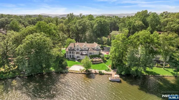 1118 Pines Lake DR, Wayne, NJ 07470