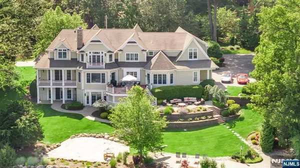 1118 Pines Lake DR, Wayne, NJ 07470