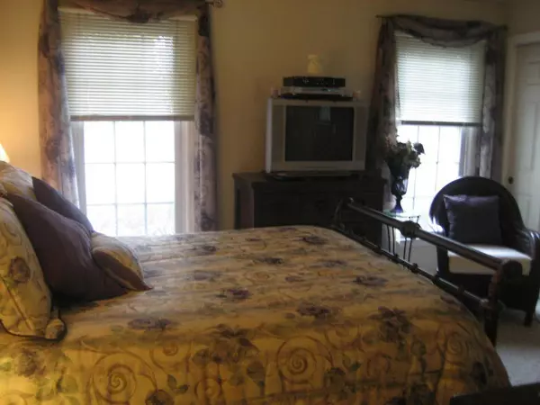 137 Madeline Ave #2, Clifton City, NJ 07011