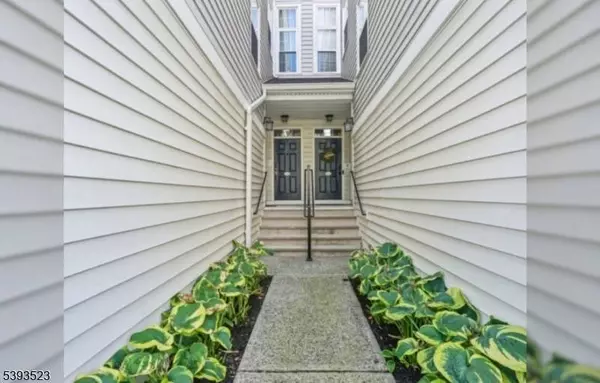 107 Brittany Ct, Clifton City, NJ 07013