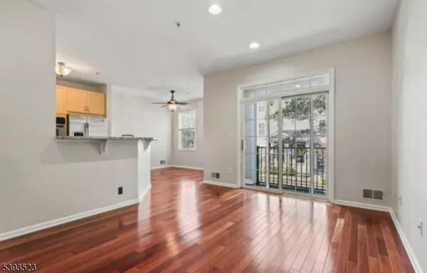 107 Brittany Ct, Clifton City, NJ 07013