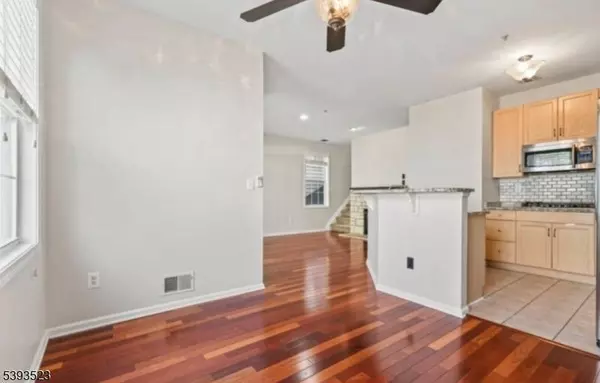 107 Brittany Ct, Clifton City, NJ 07013