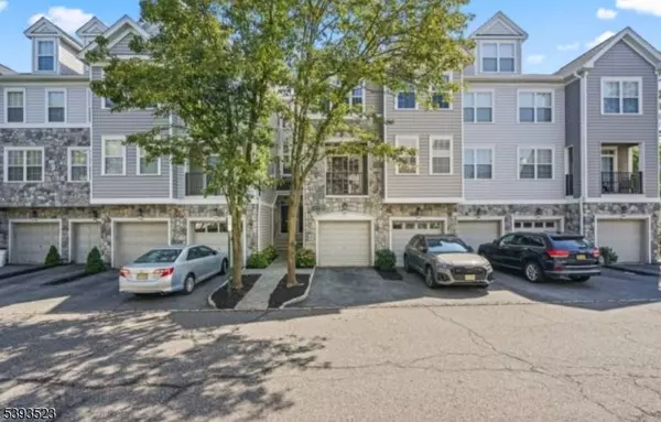 107 Brittany Ct, Clifton City, NJ 07013