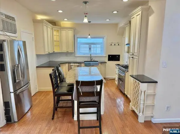 383-385 Dakota ST, Paterson, NJ 07503