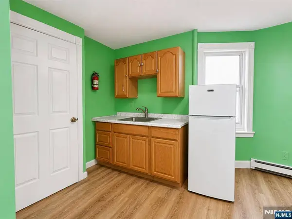 276 Atlantic ST, Paterson, NJ 07503