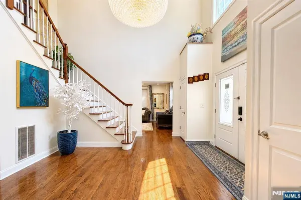 18 Dehart CT, Wayne, NJ 07470