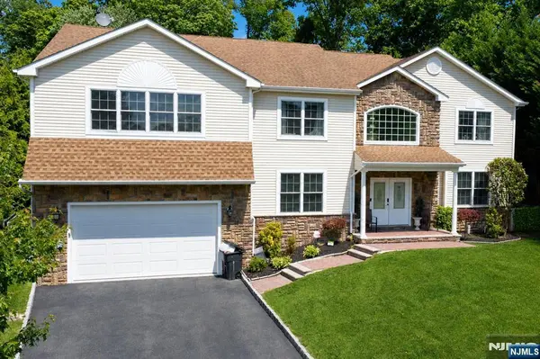 18 Dehart CT, Wayne, NJ 07470