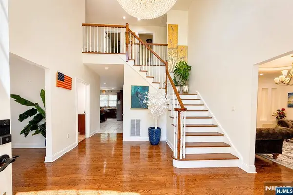 18 Dehart CT, Wayne, NJ 07470