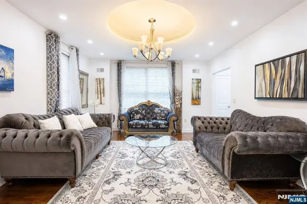 18 Dehart CT, Wayne, NJ 07470