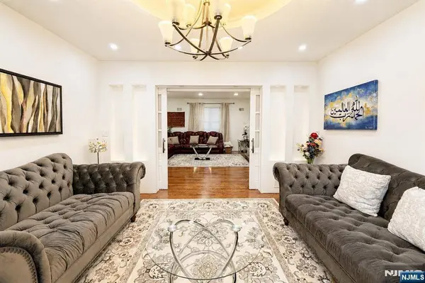 18 Dehart CT, Wayne, NJ 07470