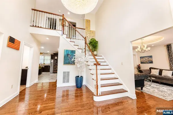 18 Dehart CT, Wayne, NJ 07470