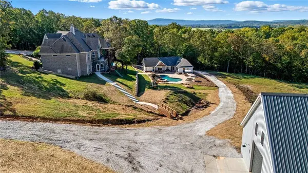 2413 N Autumn View Dr, Fayetteville, AR 72701
