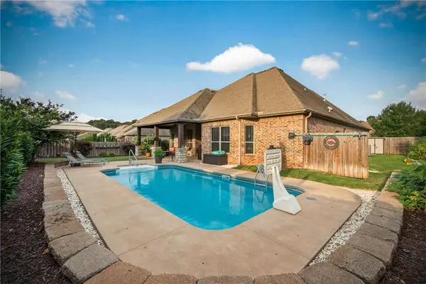 3696 Jules Verne Ave, Fayetteville, AR 72704