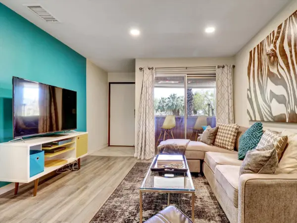 470 N Villa CT #208, Palm Springs, CA 92262