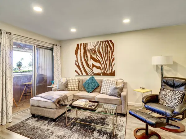 470 N Villa CT #208, Palm Springs, CA 92262