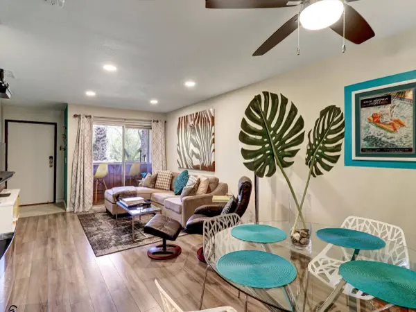 470 N Villa CT #208, Palm Springs, CA 92262
