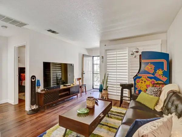 701 Los Felices CIR W #114, Palm Springs, CA 92262