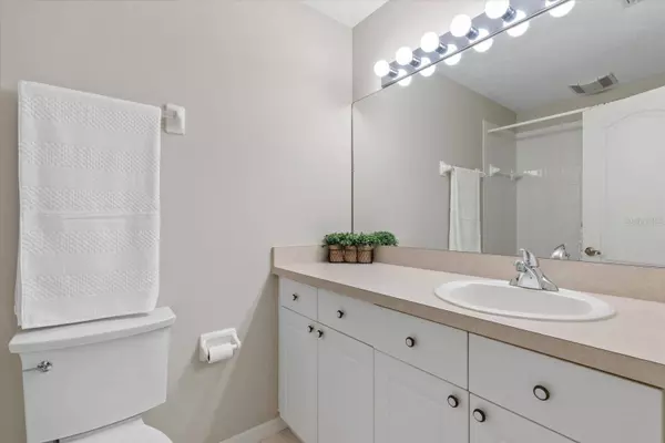 903 GONDOLA PARK DR #903, Venice, FL 34292