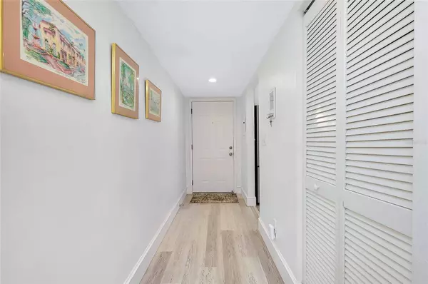 433 CERROMAR LN #430, Venice, FL 34293