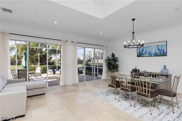 7983 Valentina CT, Naples, FL 34114