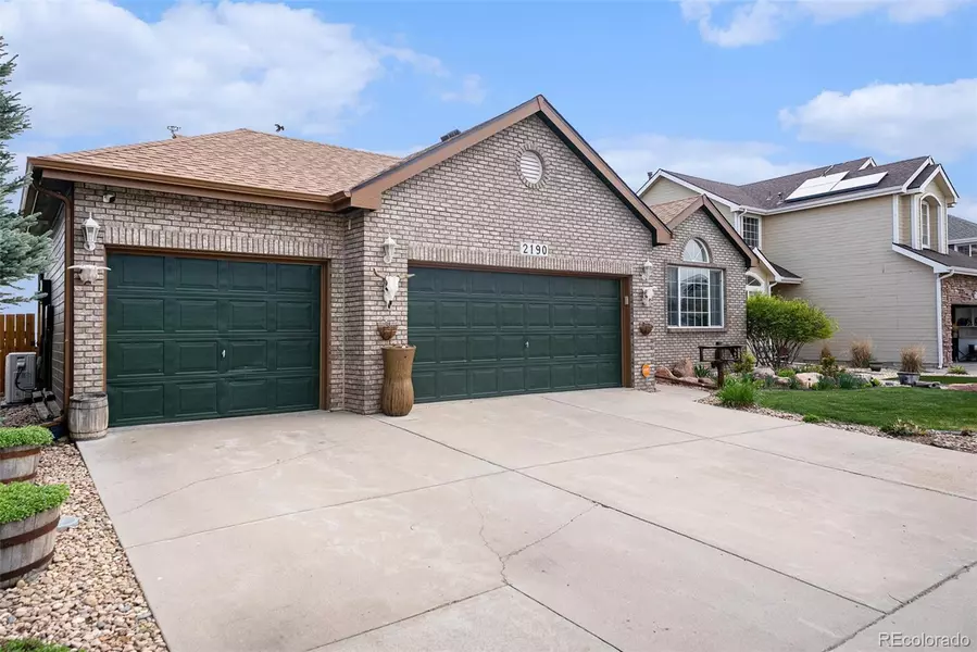2190 Coyote Creek Dr, Fort Lupton, CO 80621-4622
