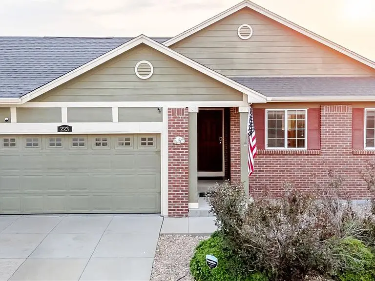 223 S New Castle Way, Aurora, CO 80018-1711