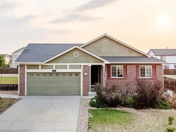 223 S New Castle Way, Aurora, CO 80018-1711
