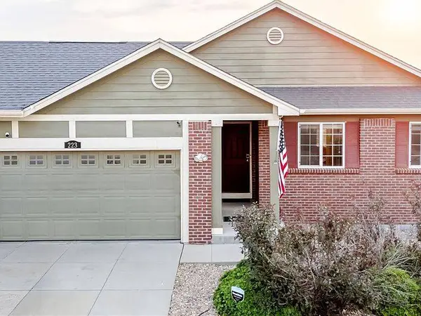 223 S New Castle Way, Aurora, CO 80018-1711