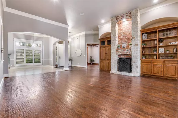 7251 Colwell Drive, Midlothian, TX 76065