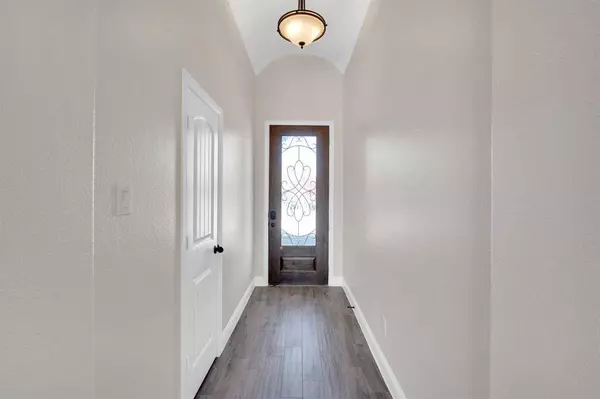 430 Hillstone Drive, Midlothian, TX 76065