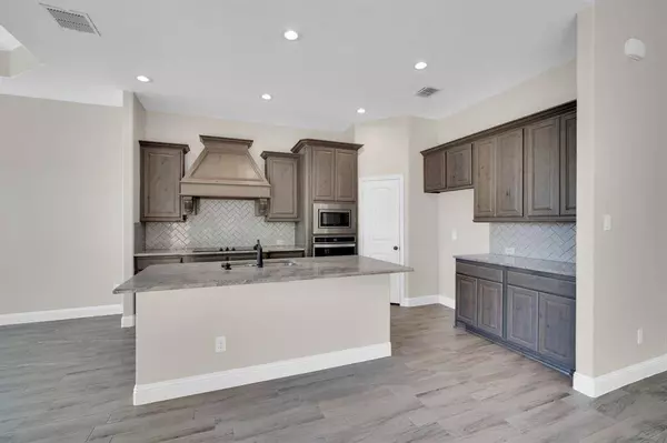 430 Hillstone Drive, Midlothian, TX 76065