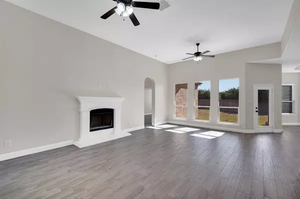 430 Hillstone Drive, Midlothian, TX 76065