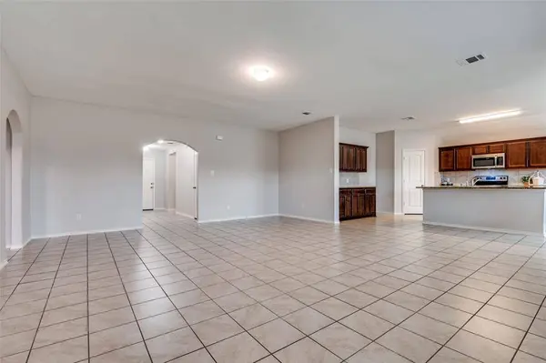 542 Clearlake Drive, Waxahachie, TX 75165