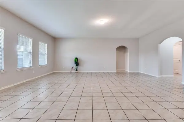 542 Clearlake Drive, Waxahachie, TX 75165