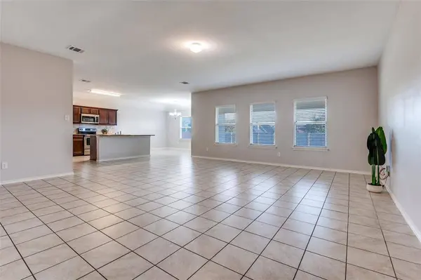 542 Clearlake Drive, Waxahachie, TX 75165