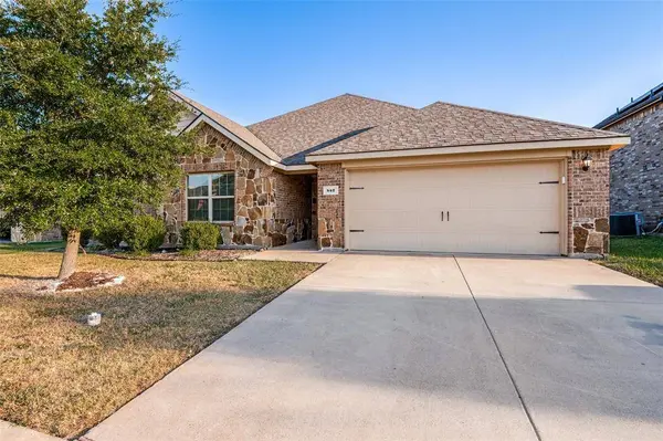 542 Clearlake Drive, Waxahachie, TX 75165