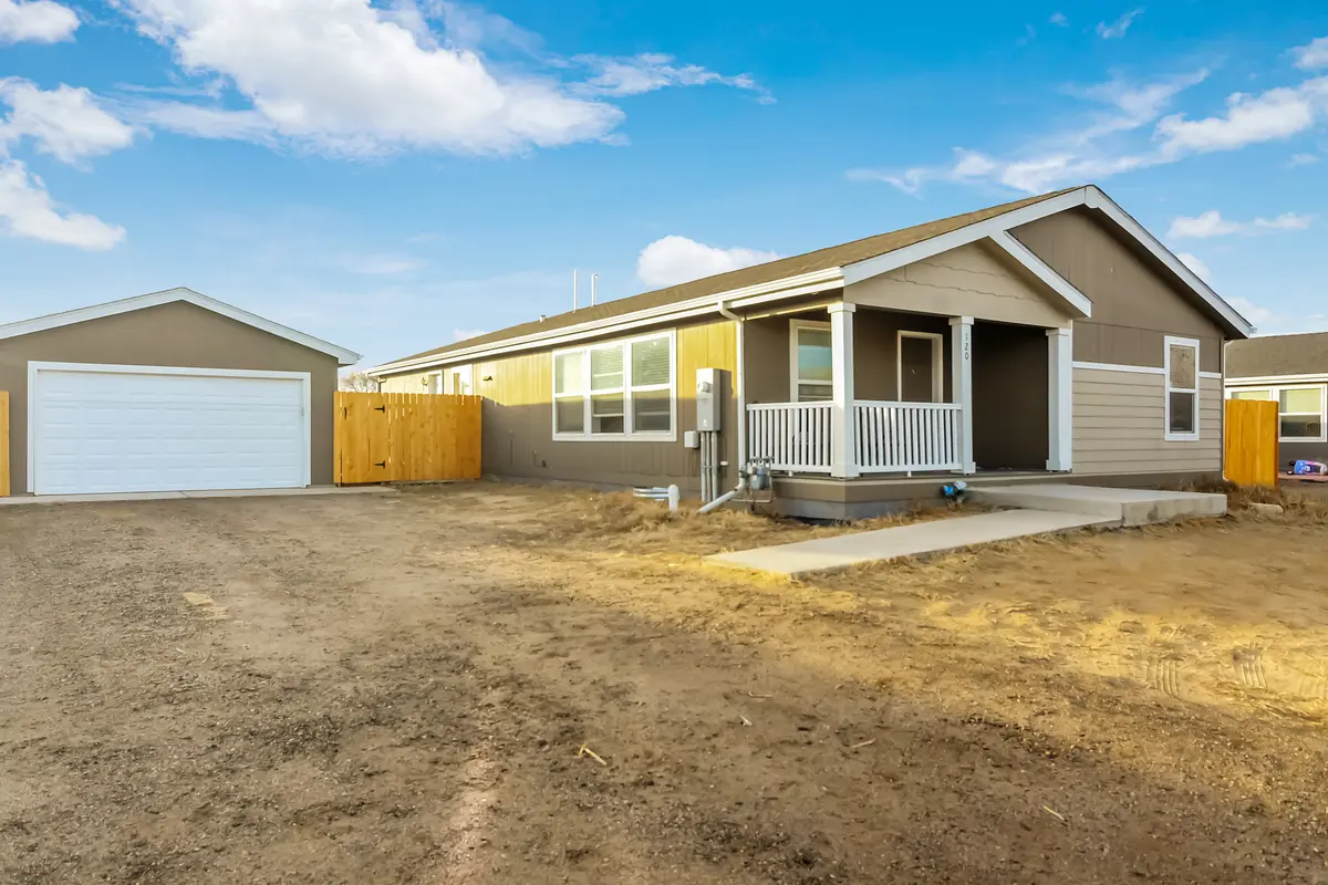 120 Juniper Cir, Log Lane Village, CO 80705-4860