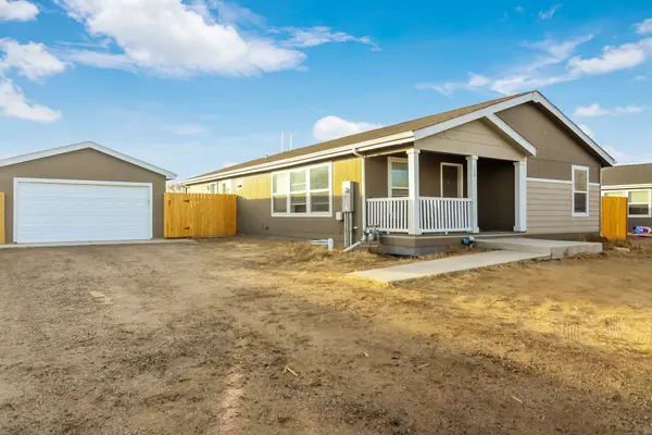120 Juniper Cir, Log Lane Village, CO 80705-4860