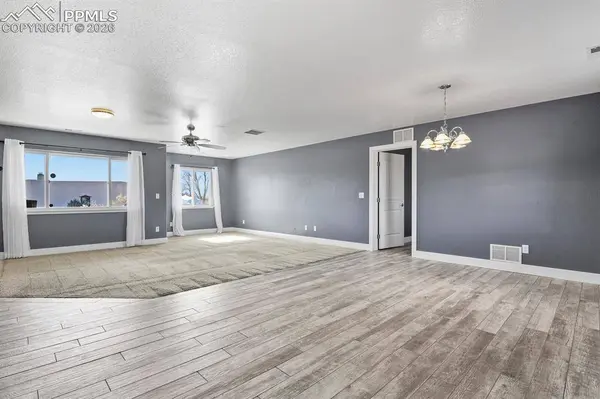 573 W Archer PLZ, Pueblo, CO 81007