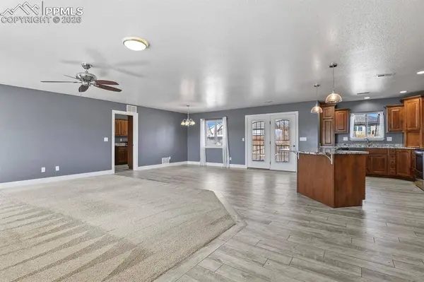 573 W Archer PLZ, Pueblo, CO 81007