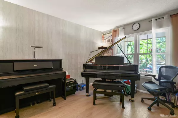 17332 E Lake LN, Aurora, CO 80016