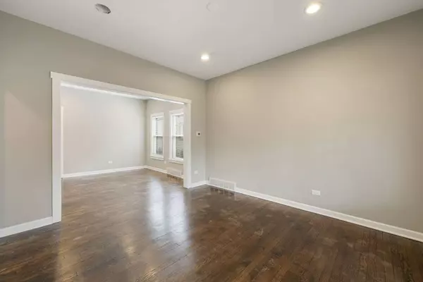 1005 N Kedvale Avenue, Chicago, IL 60651