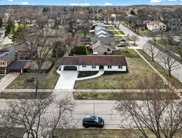 124 N Western Avenue, Bartlett, IL 60103