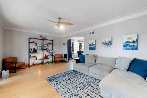 5758 W Roscoe Street, Chicago, IL 60634